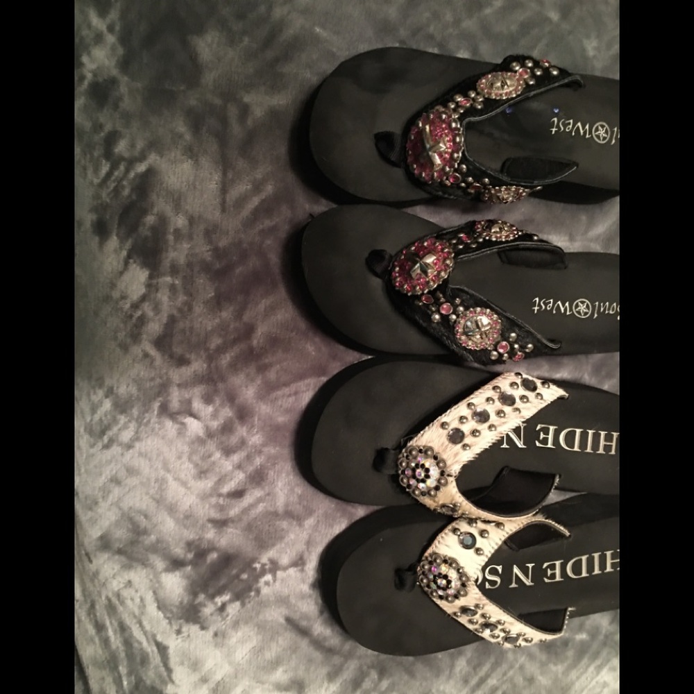 2 or of cute flip flops both one price sz 9
